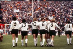 1972-uefa-euro-championship-West-Germany-vs-Soviet-Union-3-0-goal-celebration